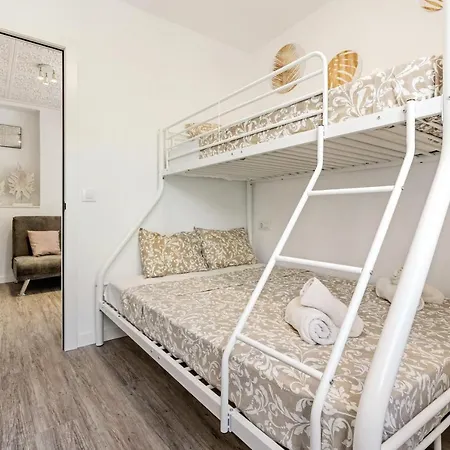 Plaza Muga 1 Apartment *